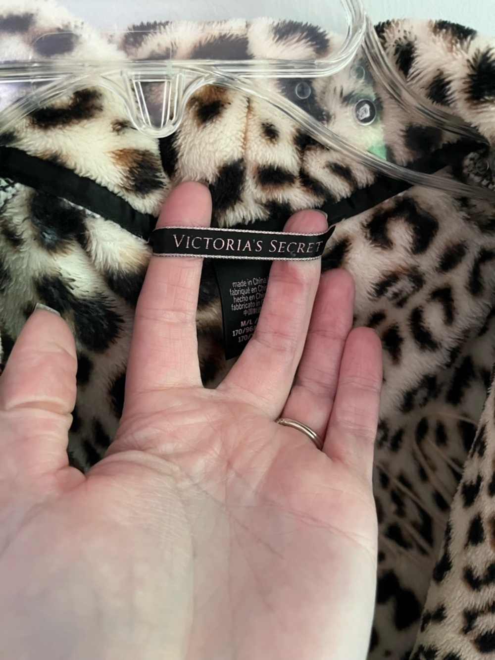 Victoria’s Secret leopard Print Plush Robe size medium m/l - Picture 3 of 5